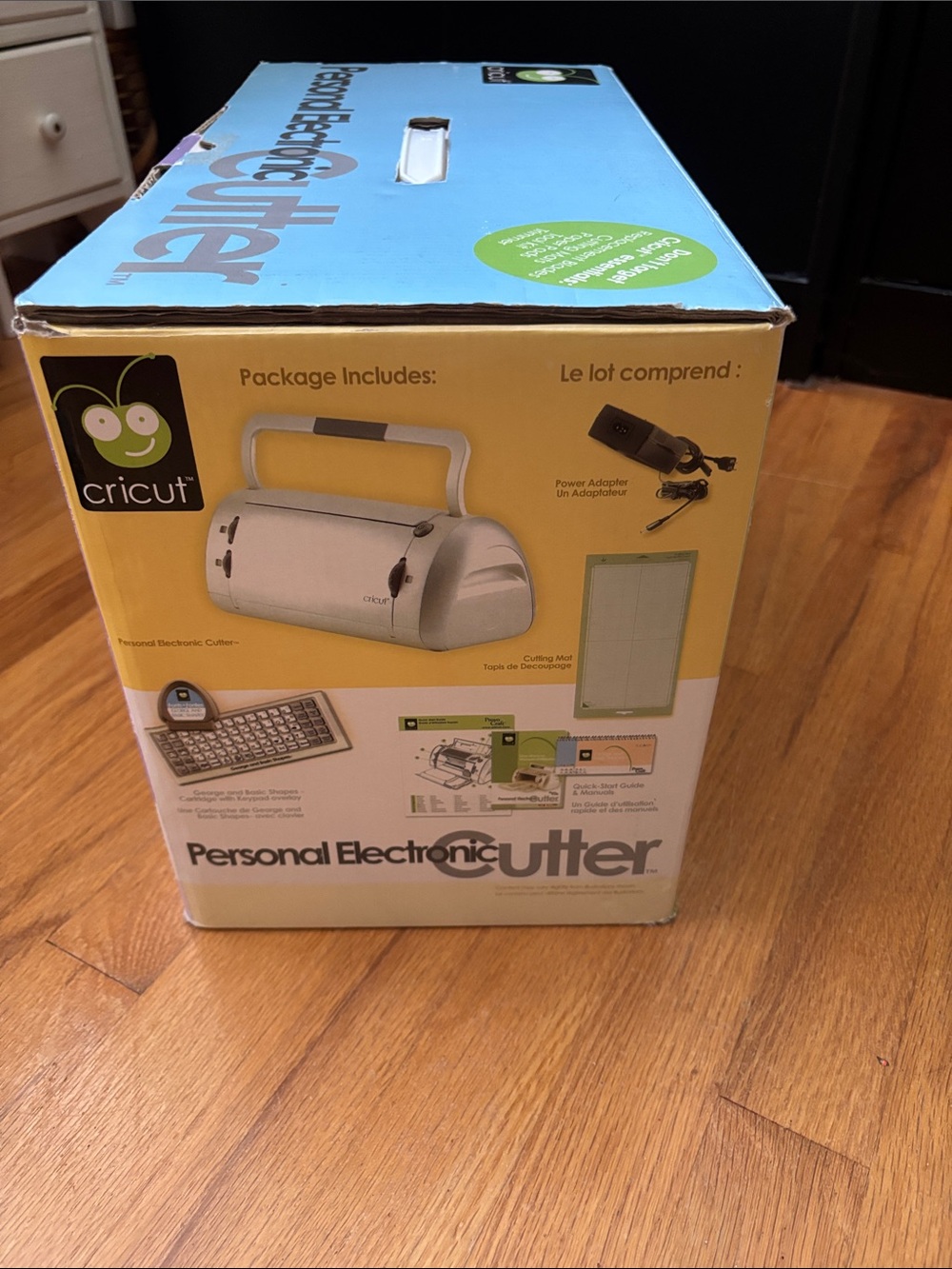 Cricut Personal Electronic Cutter with 5 cartidges. - Picture 4 of 13